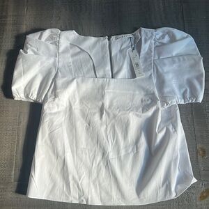 Alice + Olivia white cotton puff sleeve top. Size medium. New with tags